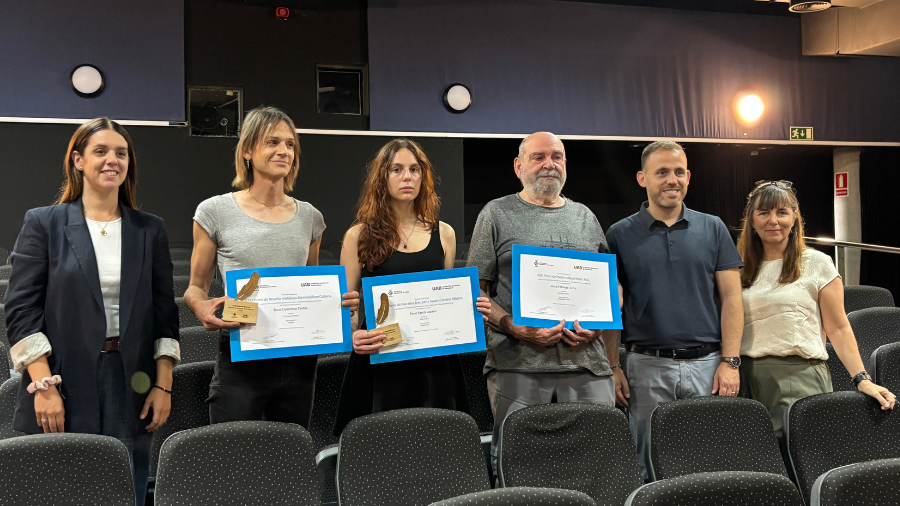 Grup de premiats i autoritats a la Sala Cinema.